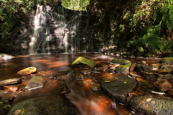 Tuffati nelle cascate quest estate