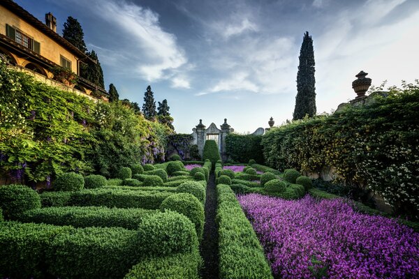 Image d un jardin dans une Villa Italienne