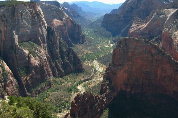 Vista della gola in montagna