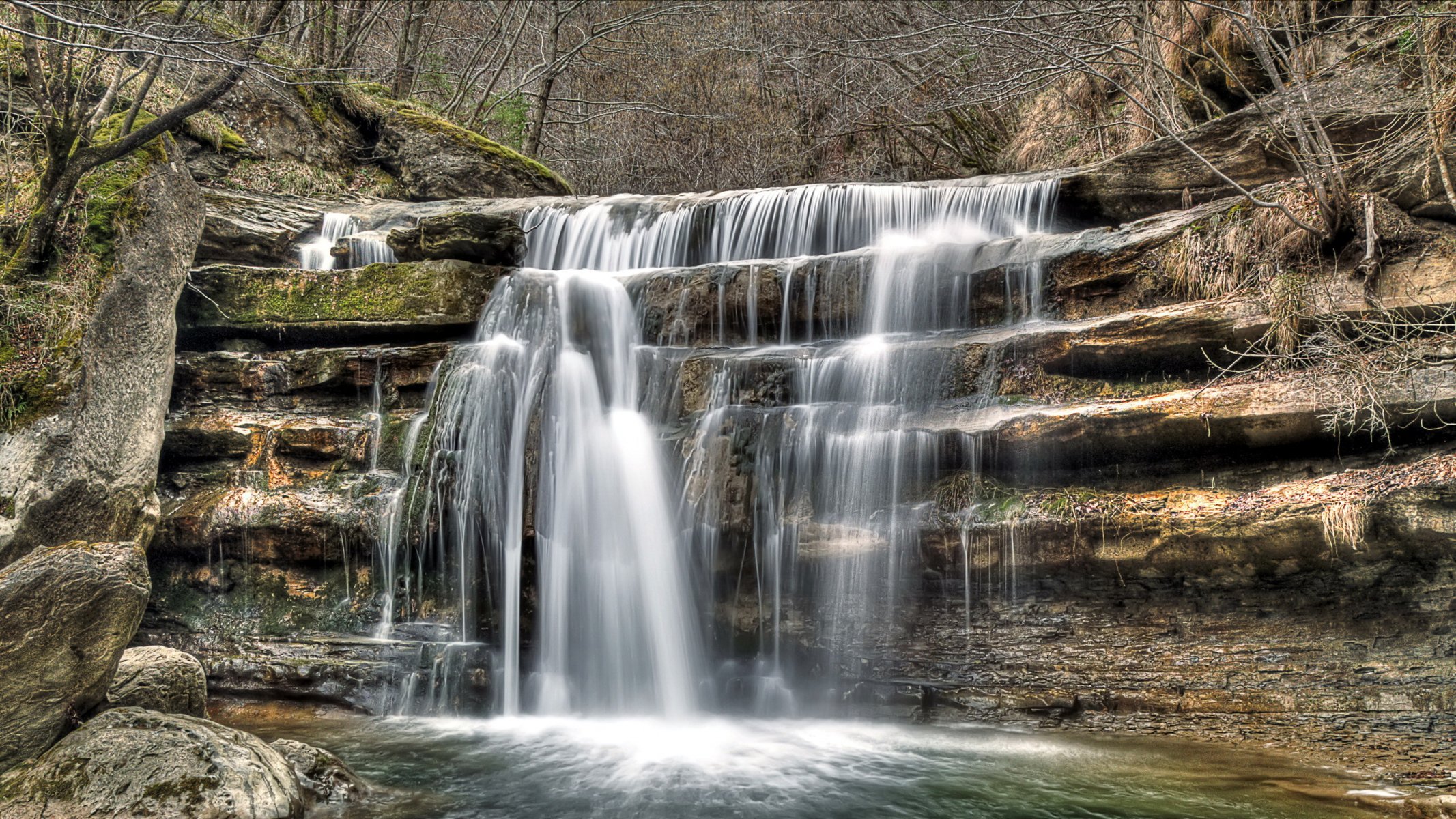 wodospad rzeka las natura