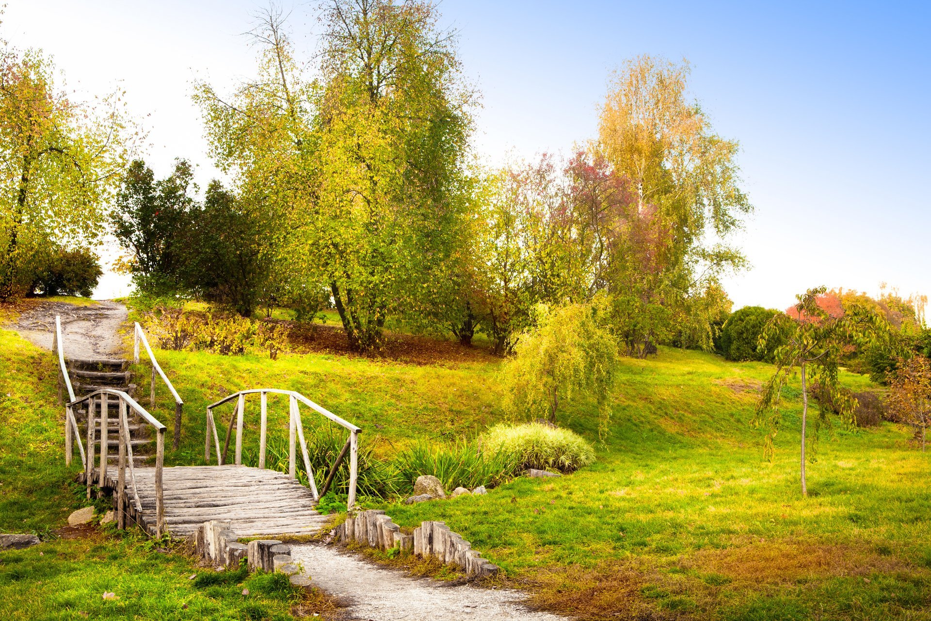 automne pont vieux marches arbres feuilles vert herbe ciel bleu paysage