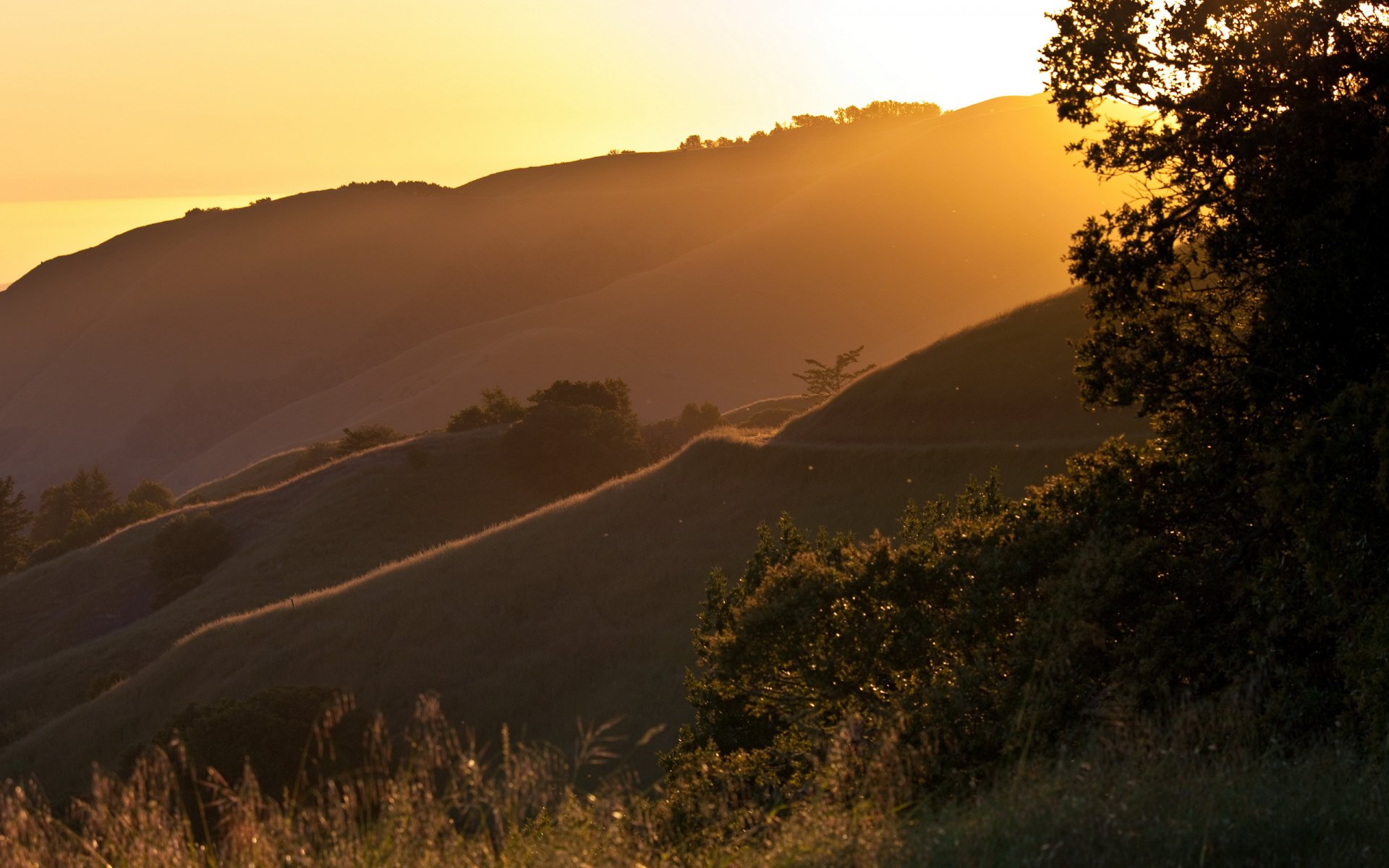 puesta de sol luz montañas naturaleza paisaje