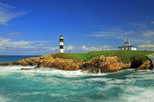 Leuchtturm auf der Insel in Ribadeo