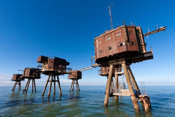 Instalaciones metálicas en el mar