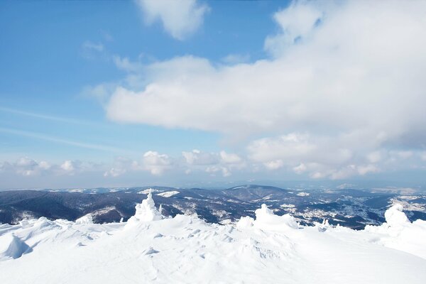 Winter mountains: the romance of snow-capped peaks