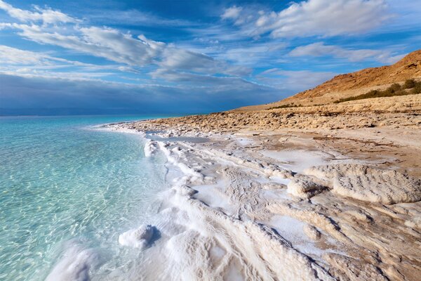 Espuma de mar como nubes cirros