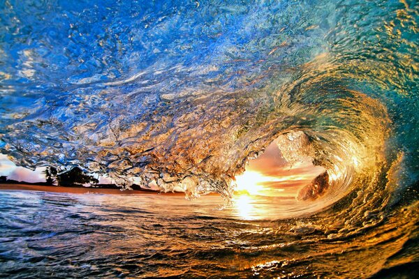 A huge wave in the light of the sun