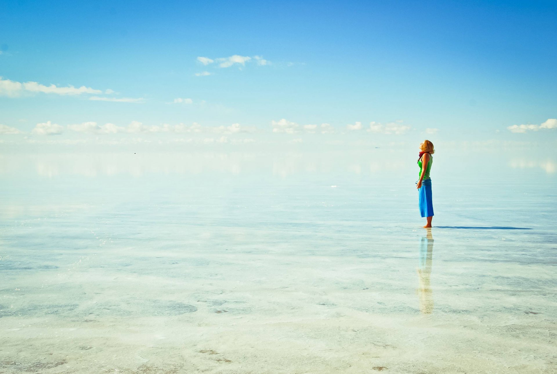 girl bolivia salar de uyuni altiplano