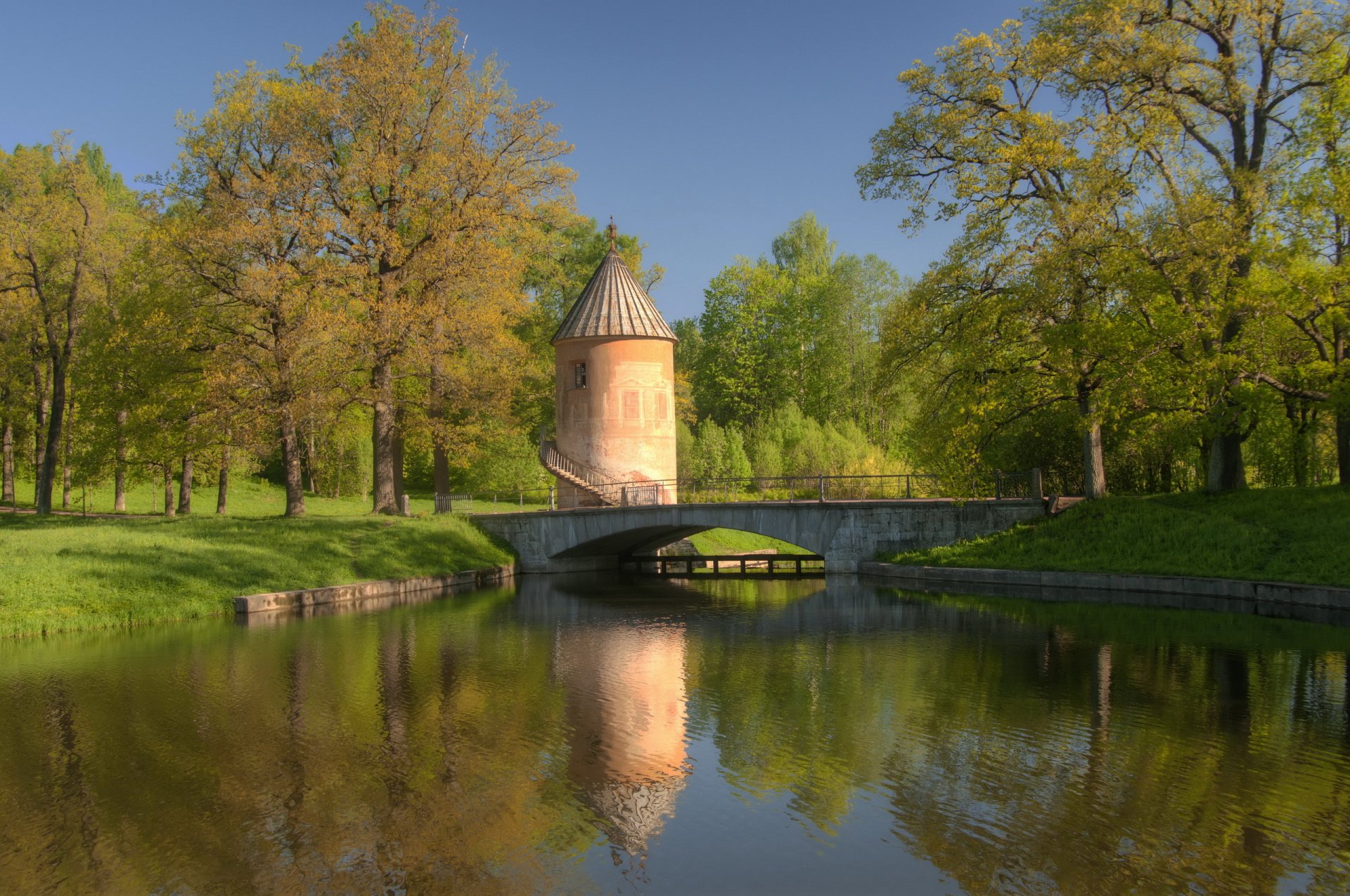 parc arbres étang pont bleu ciel