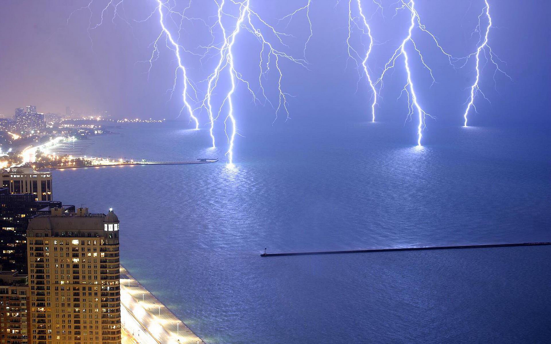 michigan lake lightning