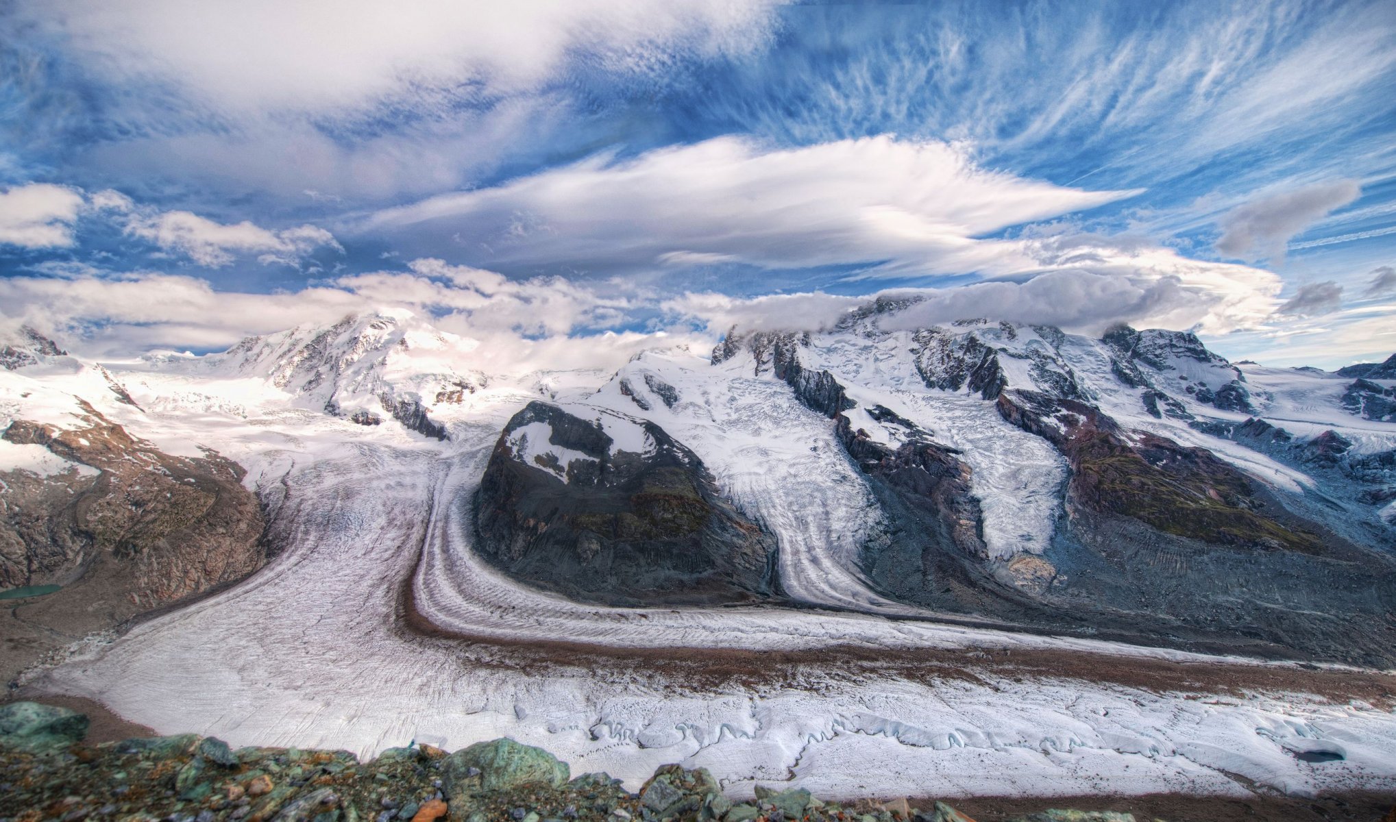 svizzera montagne ghiacciai nuvole