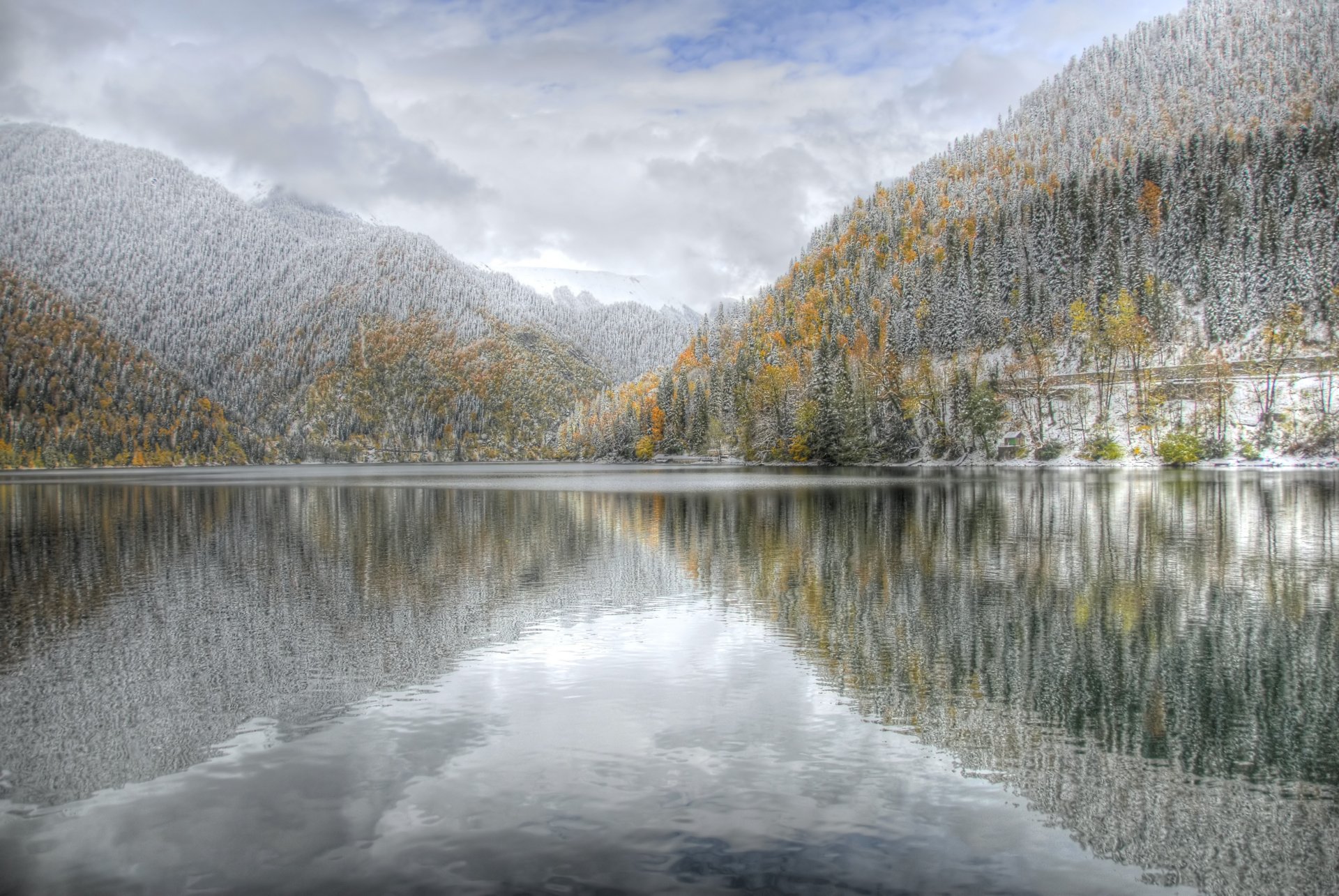 abkhazie lac ritsa montagnes hiver