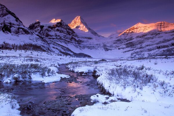 A quiet river in the mountain steppes of the winter landscape