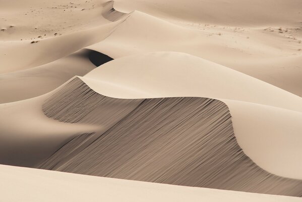 Interminables dunas en el desierto de color beige