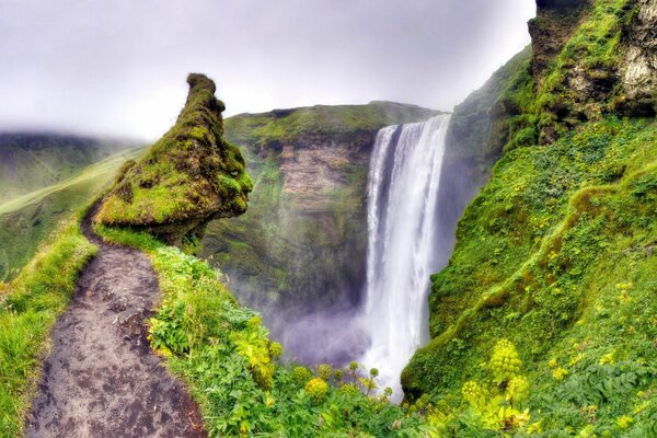 Der Wasserfall ist absolut angenehm für das Auge