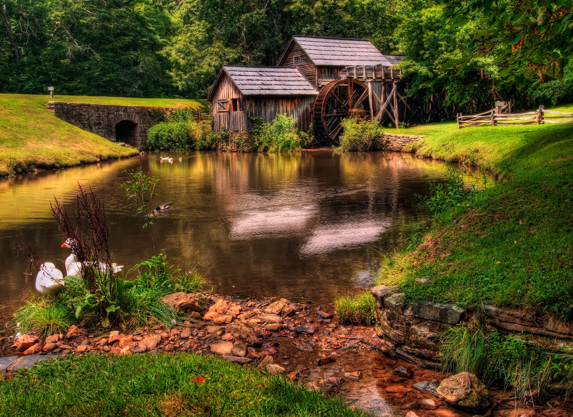 natura krajobraz młyny rzeka las trawa zieleń młyn zieleń młyn wodny zobacz kolory fajne ładne architektura stare piękne stare hdr