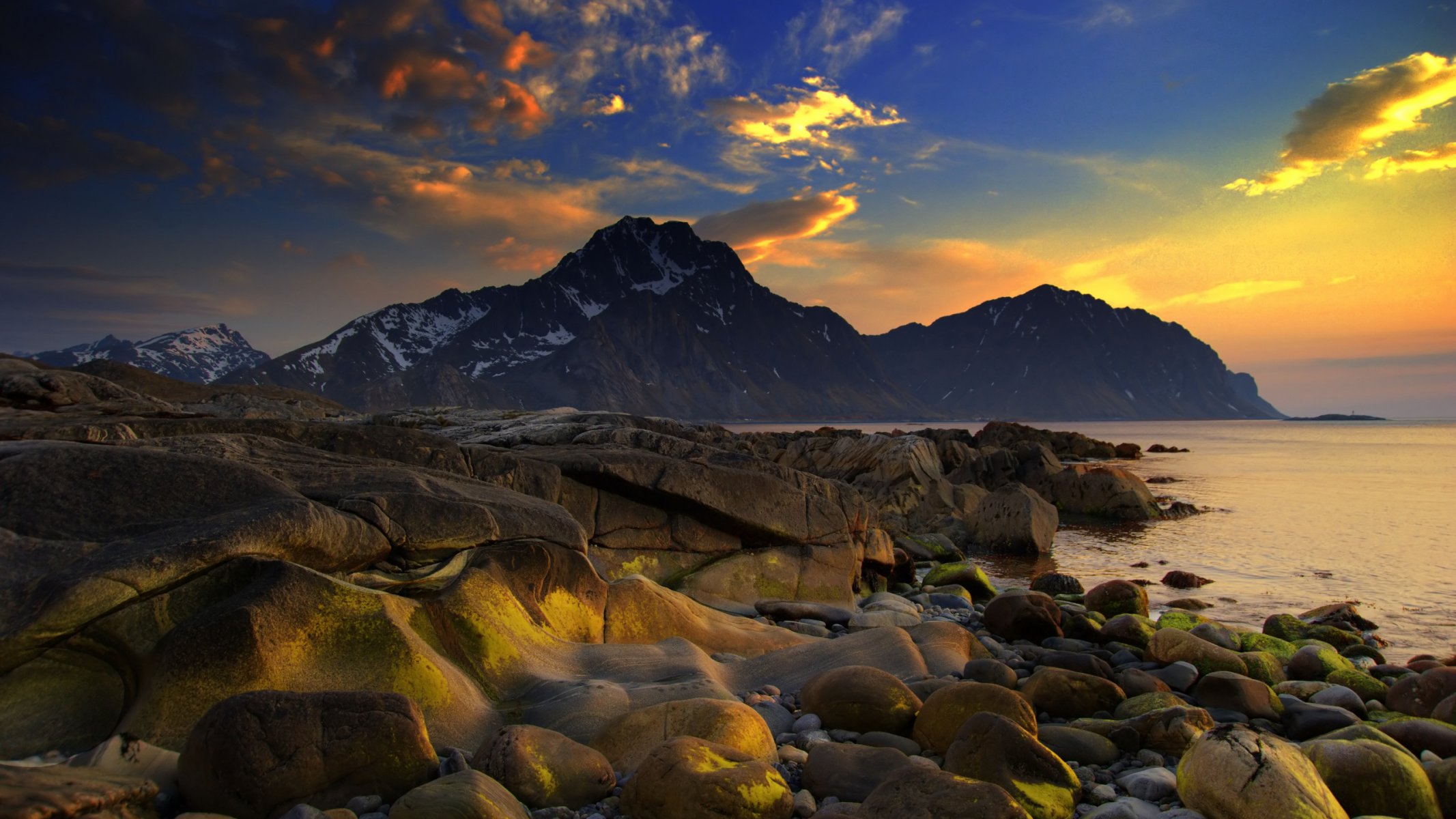 natura paesaggio tramonto pietre riva montagna mare oceano acqua neve cielo nuvole vernice rocce colori 2560x1440