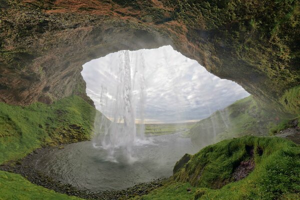 Die Wasserfälle von Island sind so faszinierend, dass ich dort für immer bleiben möchte