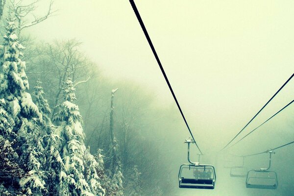 Die Seilbahn ist im Winter bergauf teuer