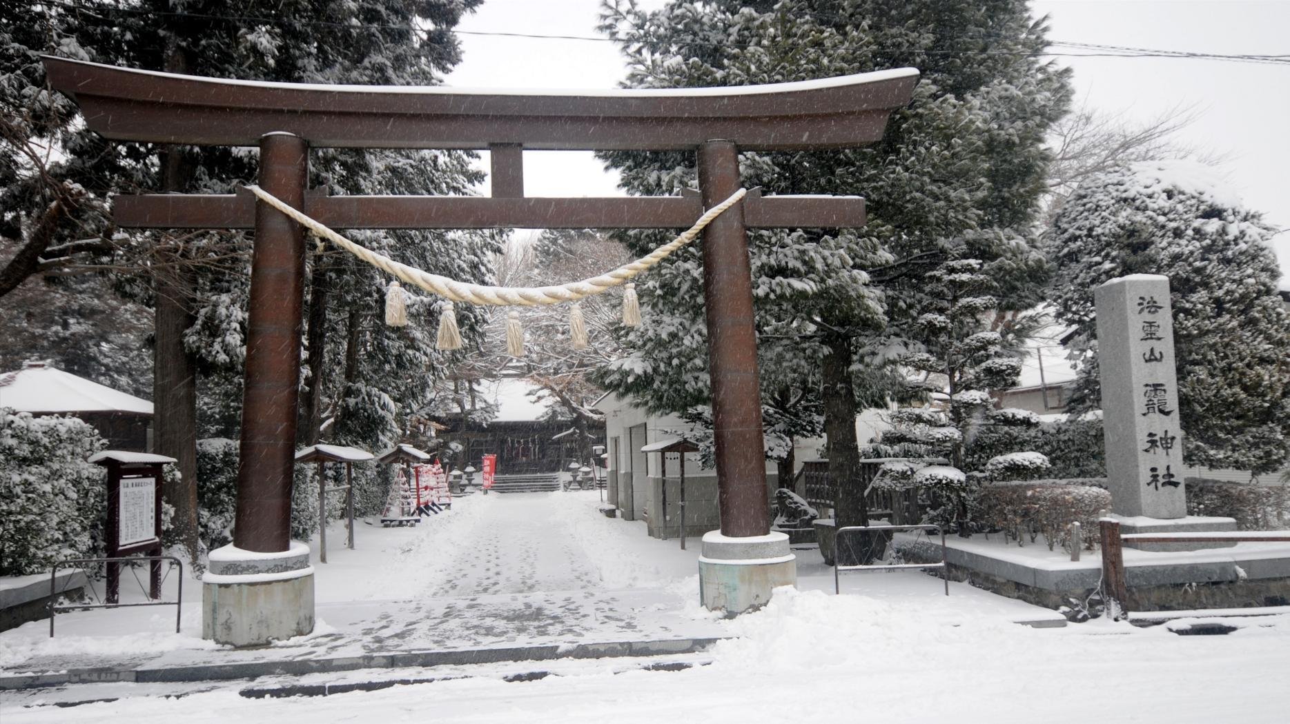 japan snow gate