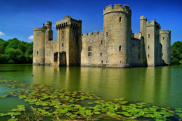 Englisches Schloss im See