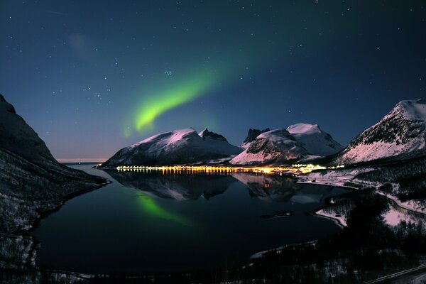 Northern lights among mountains and stars