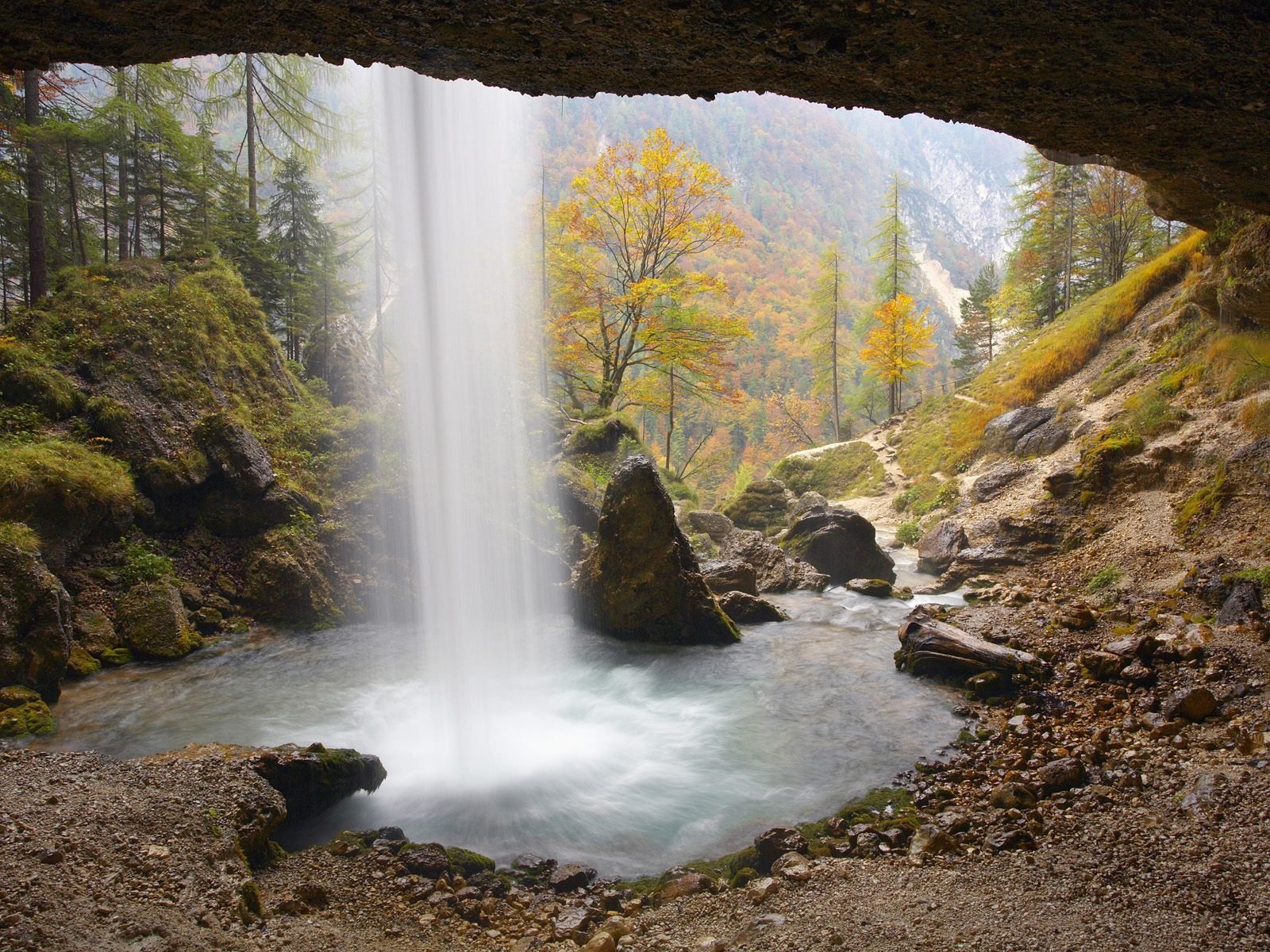 cascade montagnes ruisseau pierres