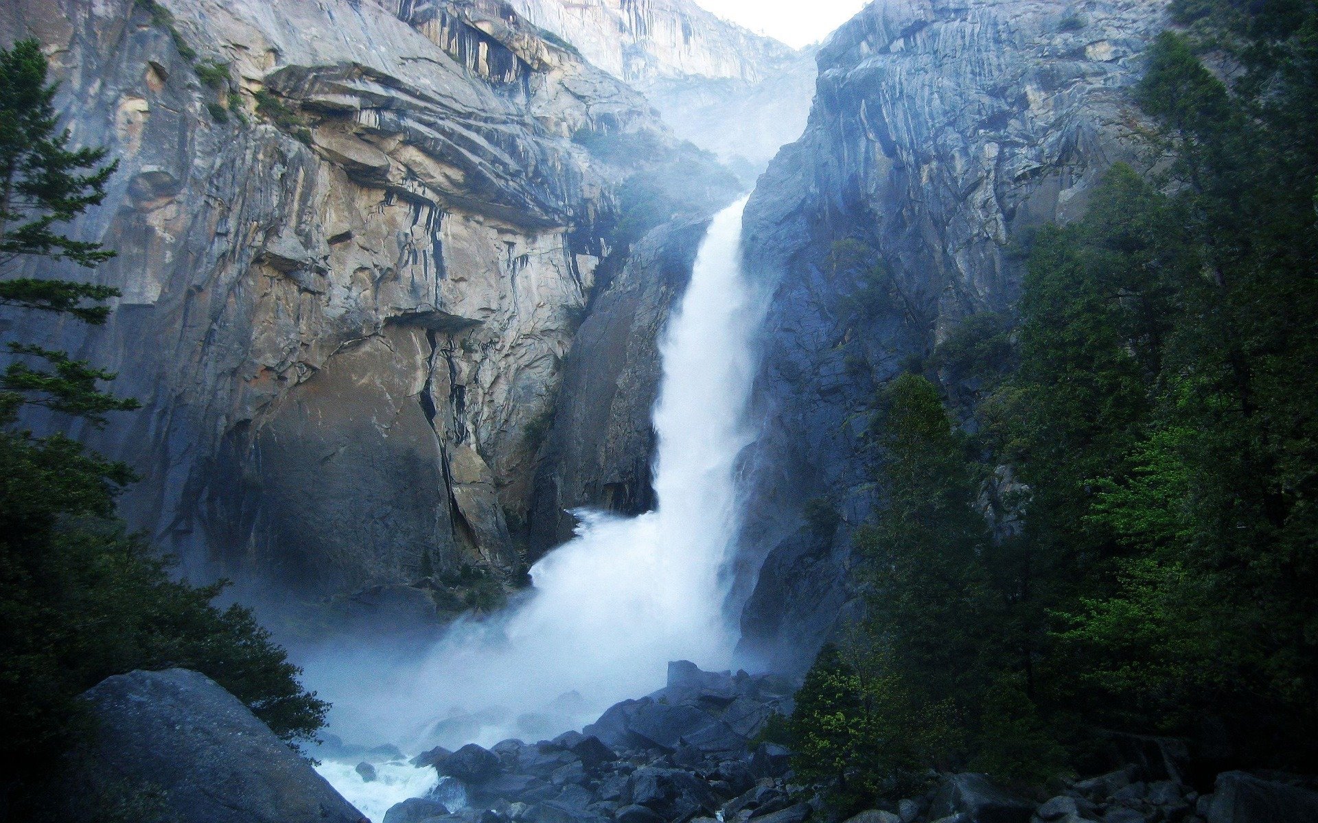 cascade de feu parc national de yosemite californie