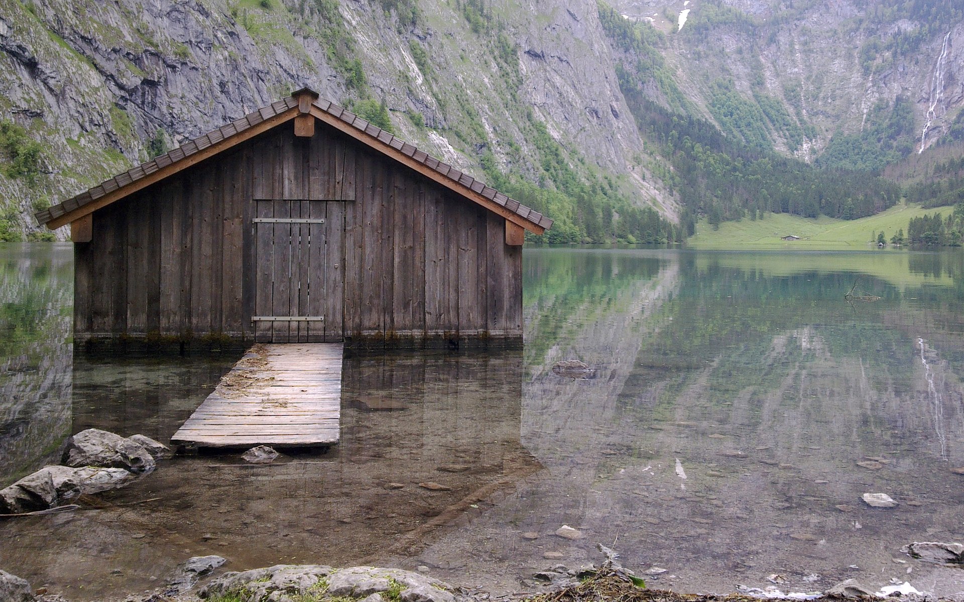 capanna lago riflessione barca capanna