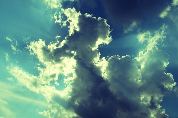 Fotografía de nubes inusuales en el cielo