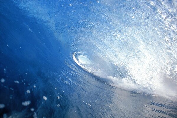 Image d une vague océanique de l intérieur