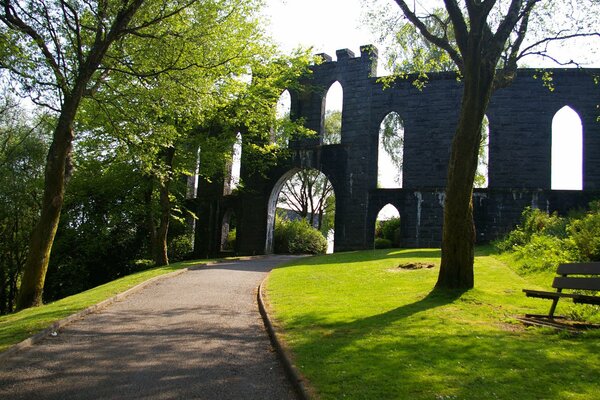 Building in the form of a fortress wall in the park