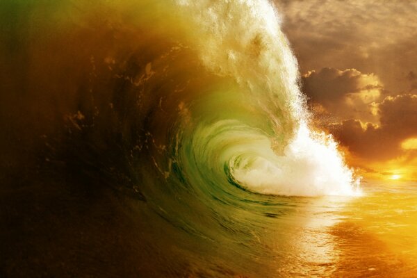 Big wave on the sea