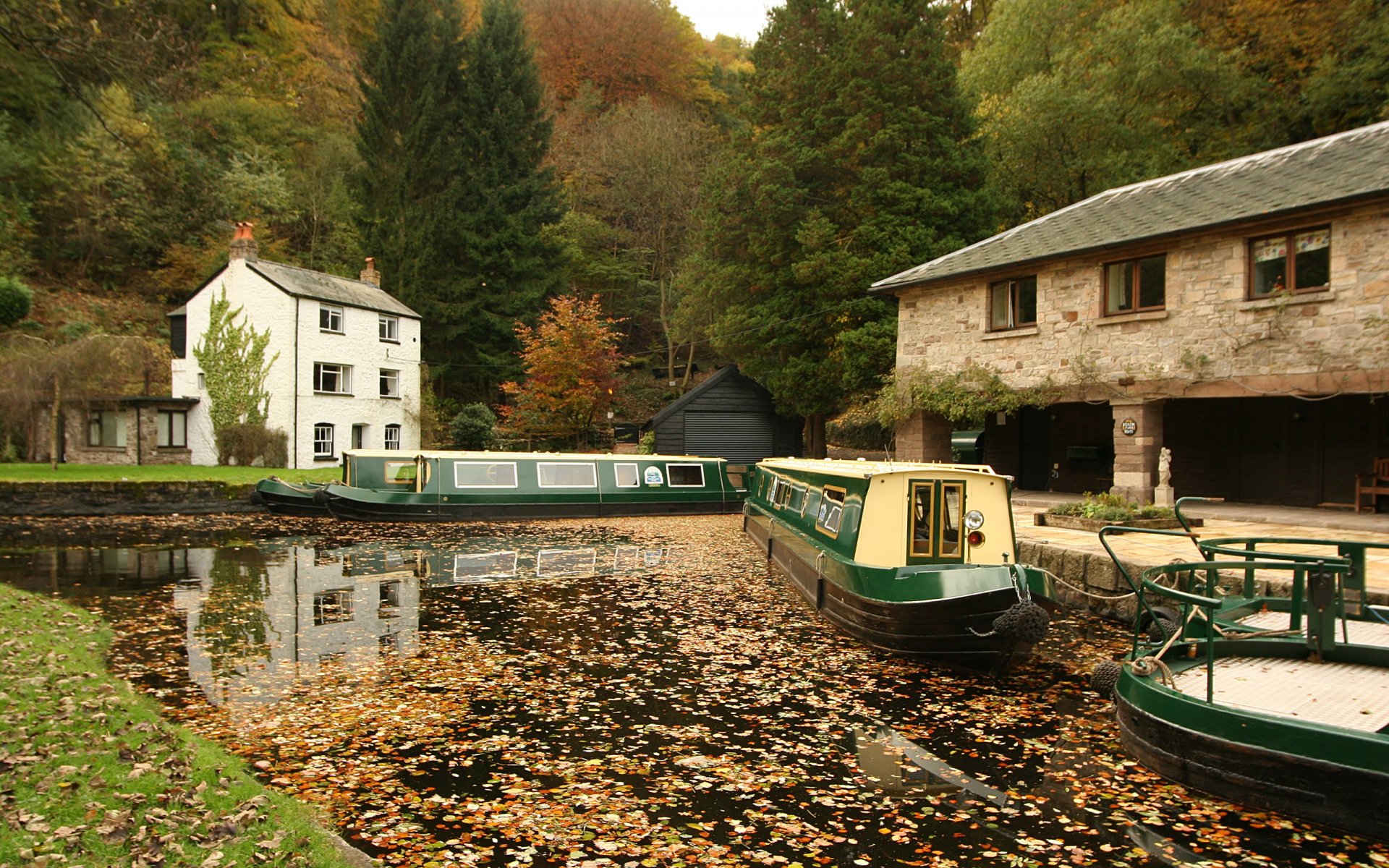 otoño río barcos