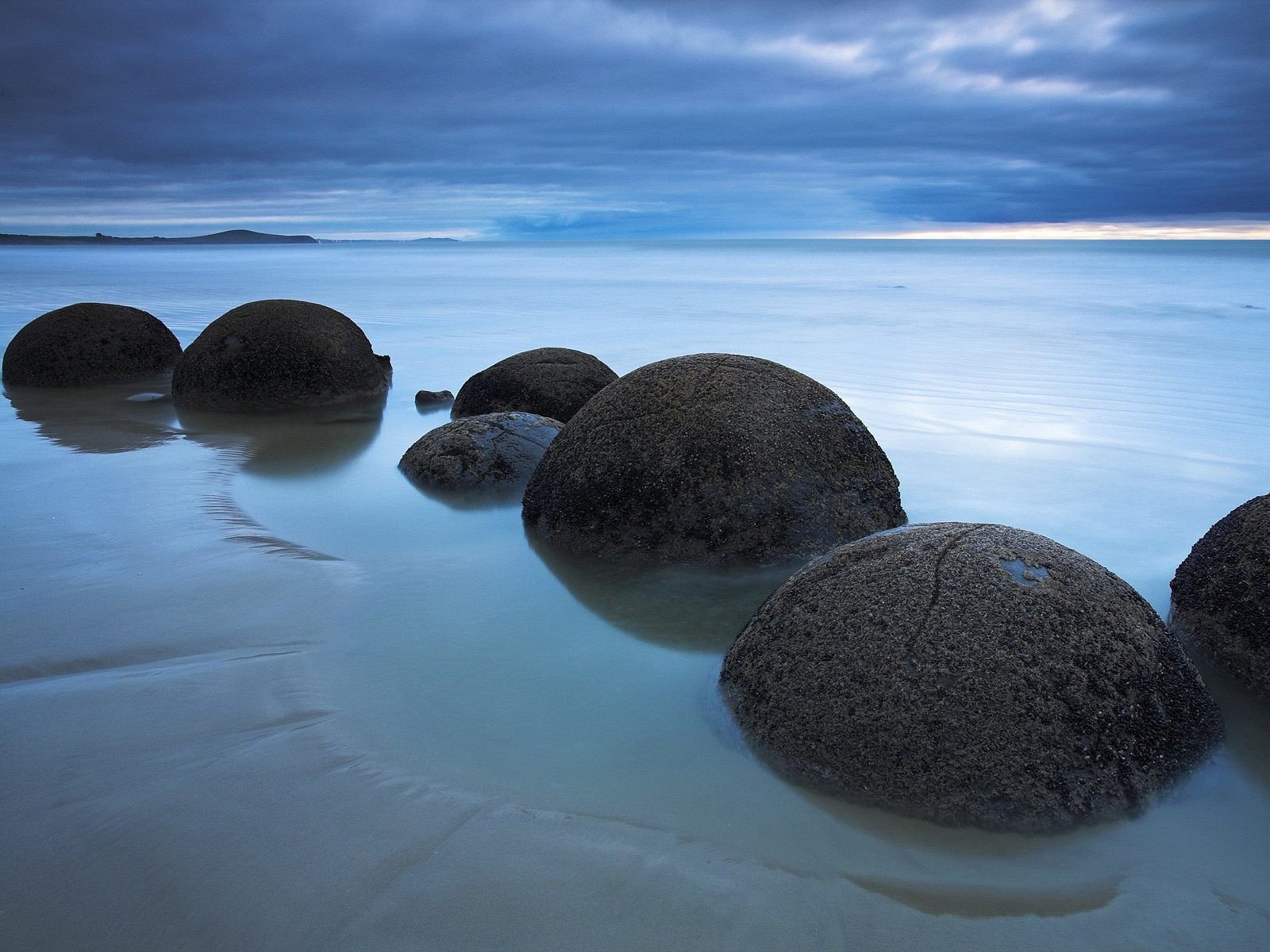 piedras bolas orilla nubes