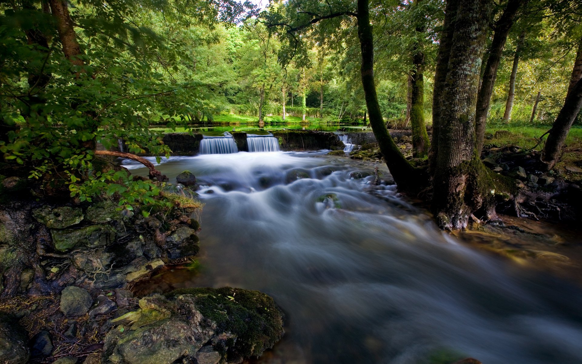 fiume cascata paesaggio