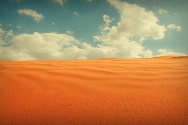 Arena naranja en el desierto del Sahara