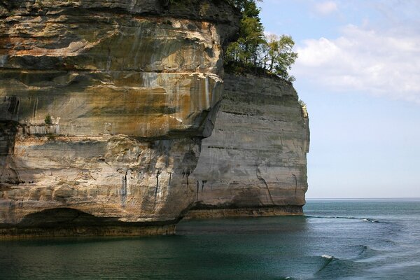 Calm sea washing the cliff