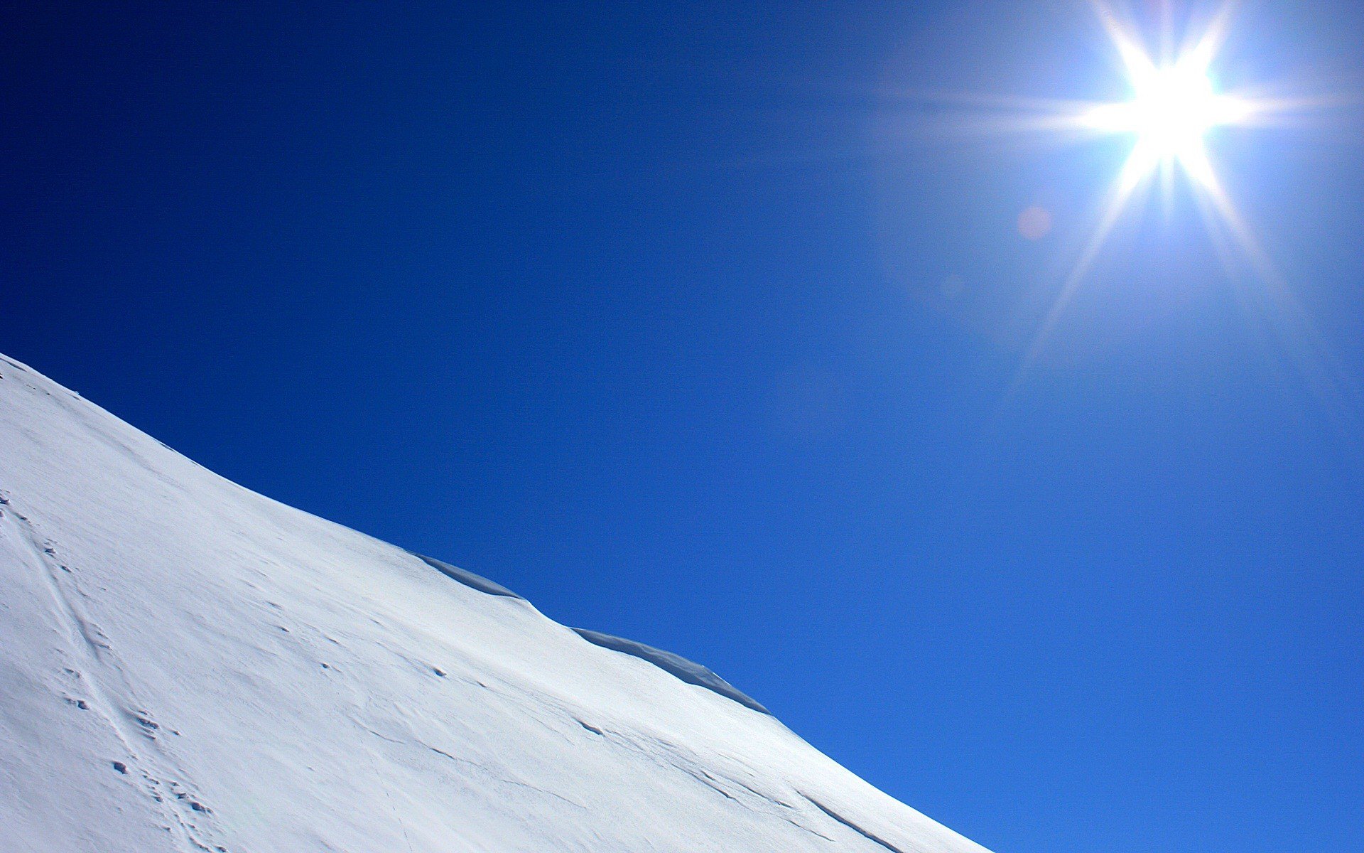 neige pente soleil bleu