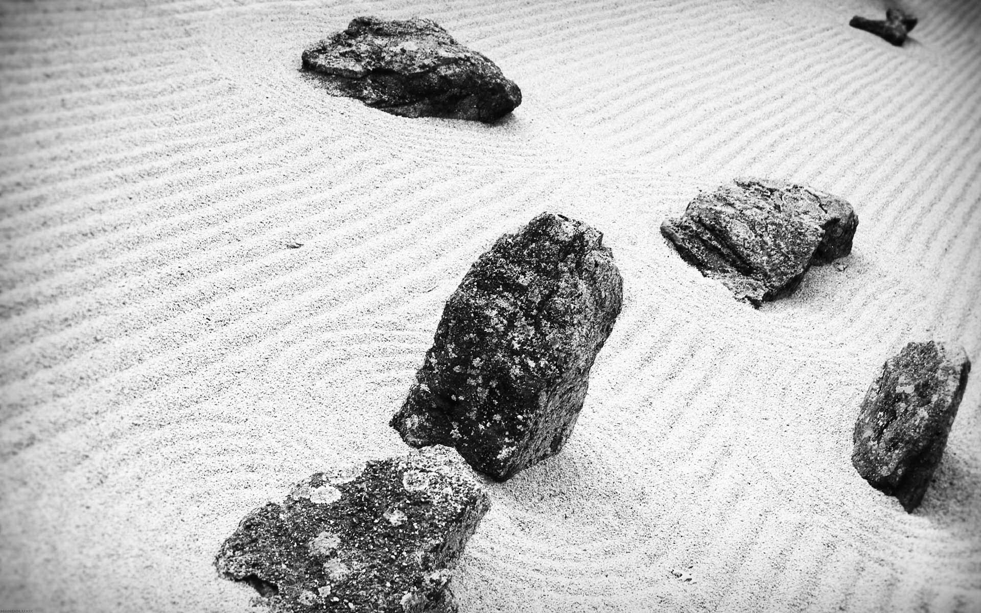 noir et blanc pierres sable