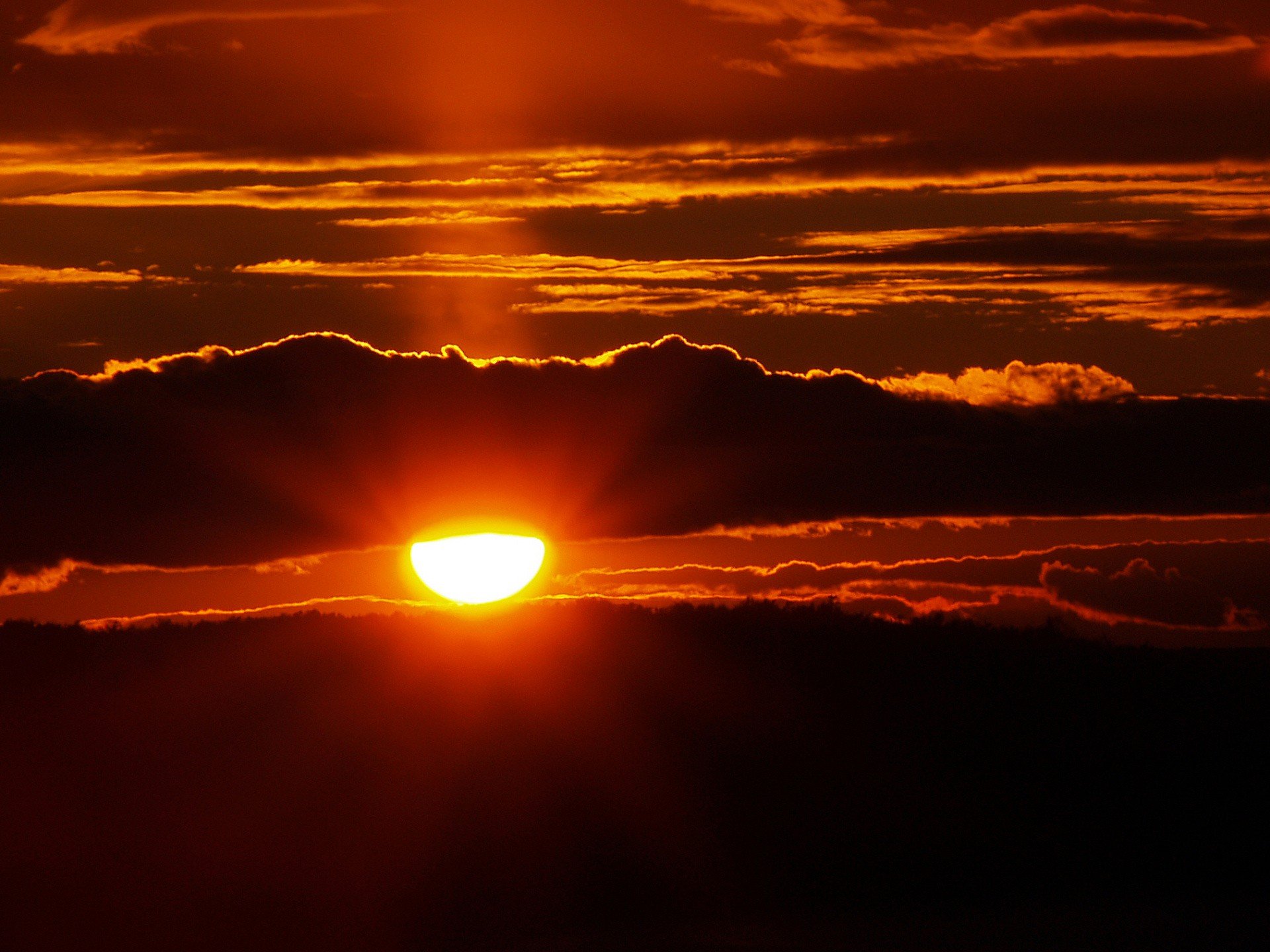 soleil nuages coucher de soleil