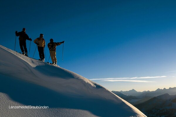 Vacanze invernali nelle montagne innevate