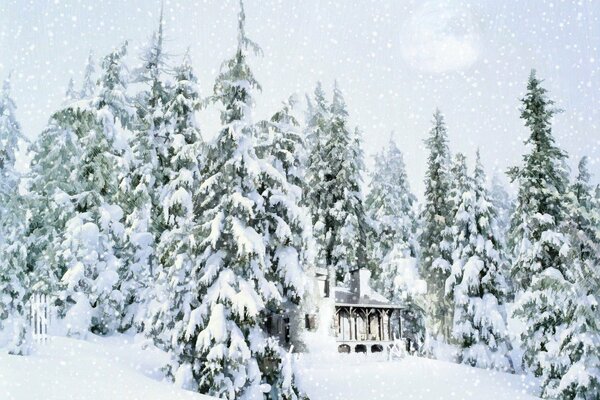 Haus im Wald mit Schnee bedeckt