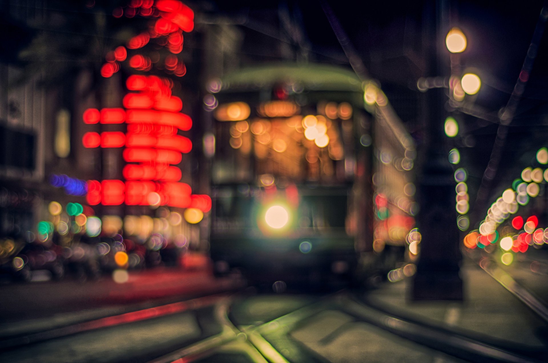 stadt straßenbahn straße abend nacht bokeh lichter laternen licht