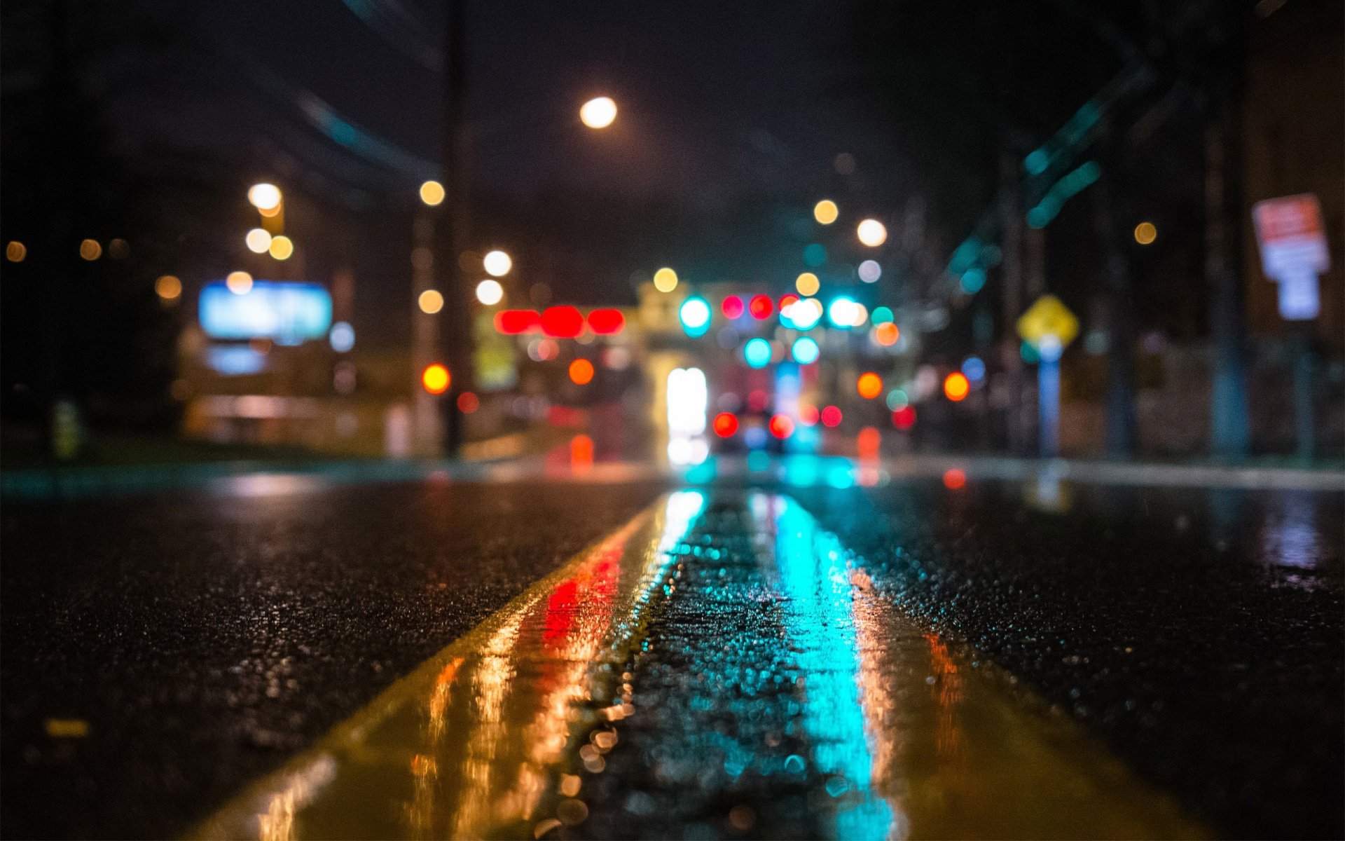 strada asfalto pioggia notte luci luce strada bokeh macro