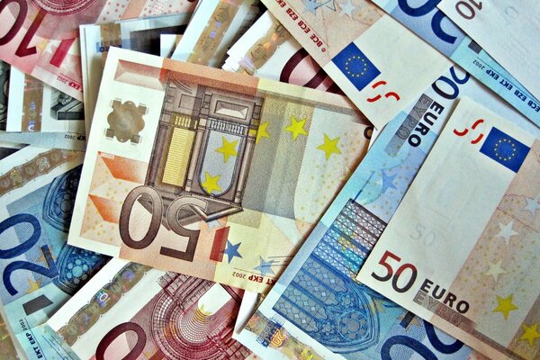 Wie man mit der Währung Geld verdient, indem man im Jahr 2022 in Euro investiert