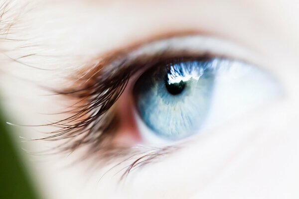 Yeux bleus comme une goutte d océan