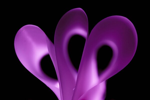 Plier les feuilles de papier violet