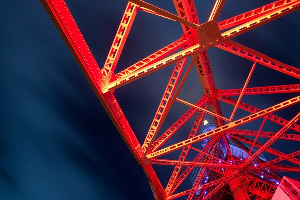 Night and red iron pillars