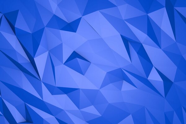 Треугольники с разными гранями на синем фоне